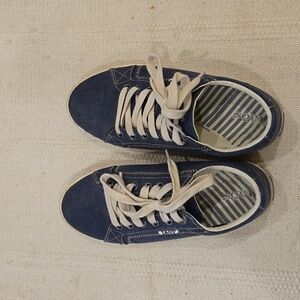 Taos Sneakers size 6.5 in Blue